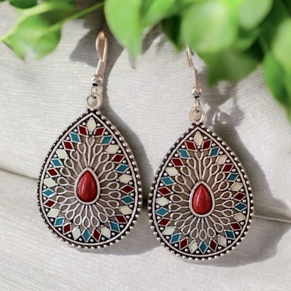 NWT Boho Lightweight Vintage Hippie Dangle Earrings